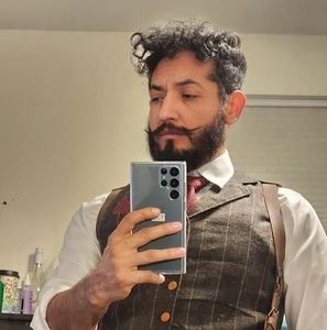 Meet your Posher, Luis